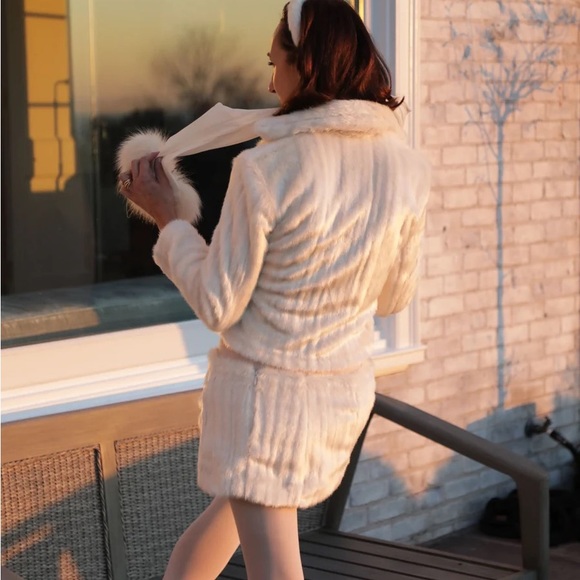 Buci NYC Snow Queen Ivory Faux Fur Cropped Jacket Size S - Picture 3 of 9
